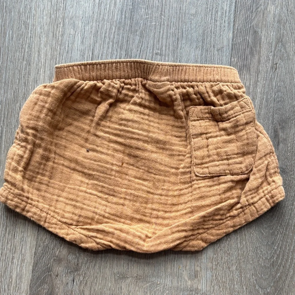 Old Navy Set of Three Textured Shorts in Red, Pink, and Brown Size 3-6 months